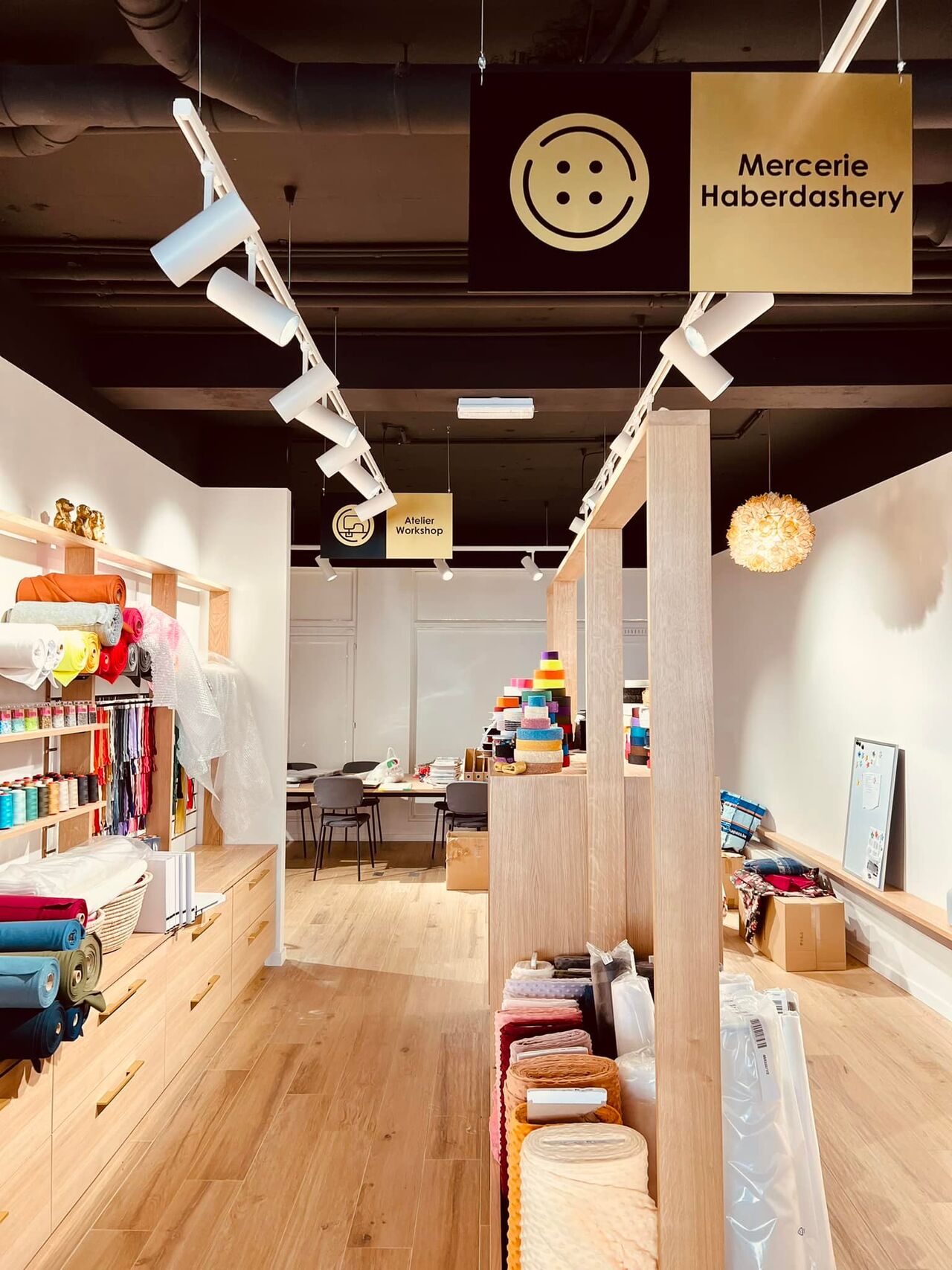 C'est du Joly - Mercerie - Atelier couture - Bruxelles - Logo - Identité visuelle - Graphisme - Branding - Periskop - Agence de communication - Studio graphique - Signalétique